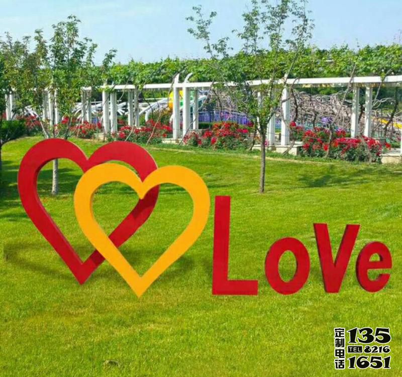 公園景區(qū)創(chuàng)意玻璃鋼love表達(dá)愛(ài)意的愛(ài)心雕塑