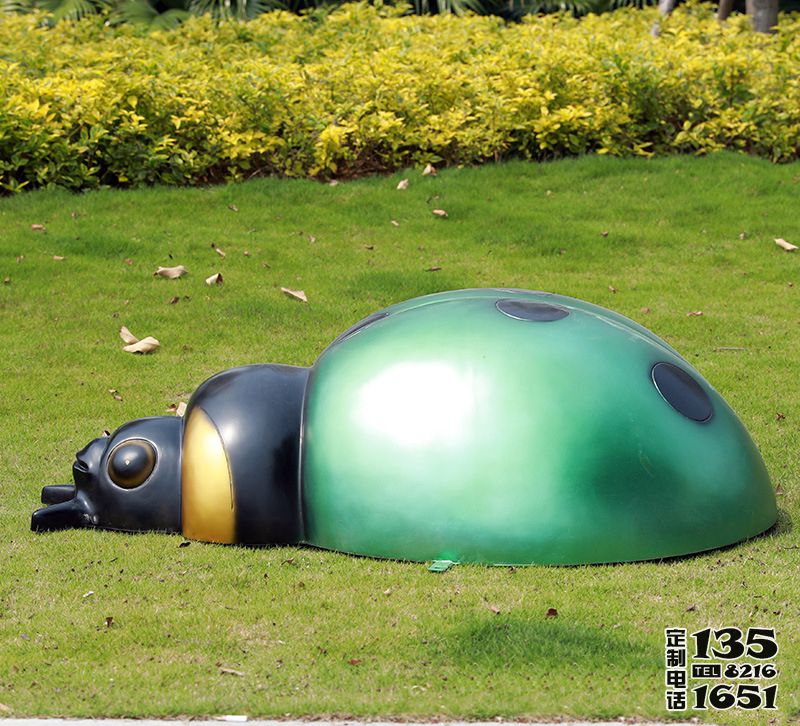 戶外草地玻璃鋼創(chuàng)意瓢蟲(chóng)雕塑