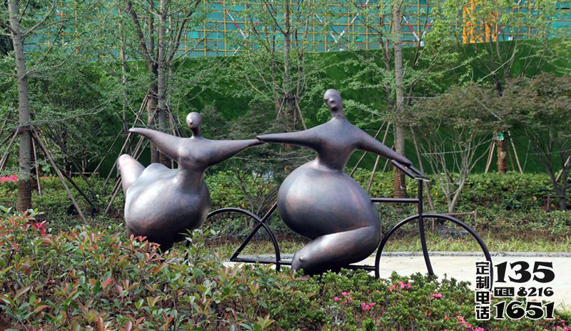 城市花園玻璃鋼仿銅抽象人物騎自行車雕塑